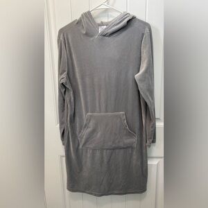 Serra hooded snuggled lounger. Size Small/Medium. Kangaroo pocket.